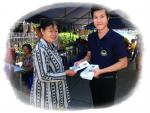 กองสาธารณสุขเเละสิ่งเเวดล้อม ออกแจกแผ่นพับ สายตรงหน่วยกู้ชีพ